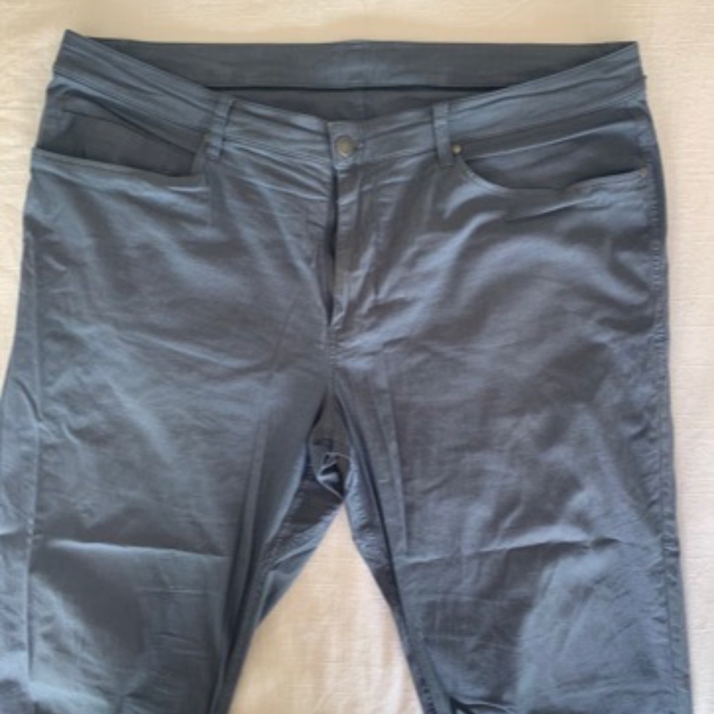 Lululemon ABC Slim Size 38 Pant